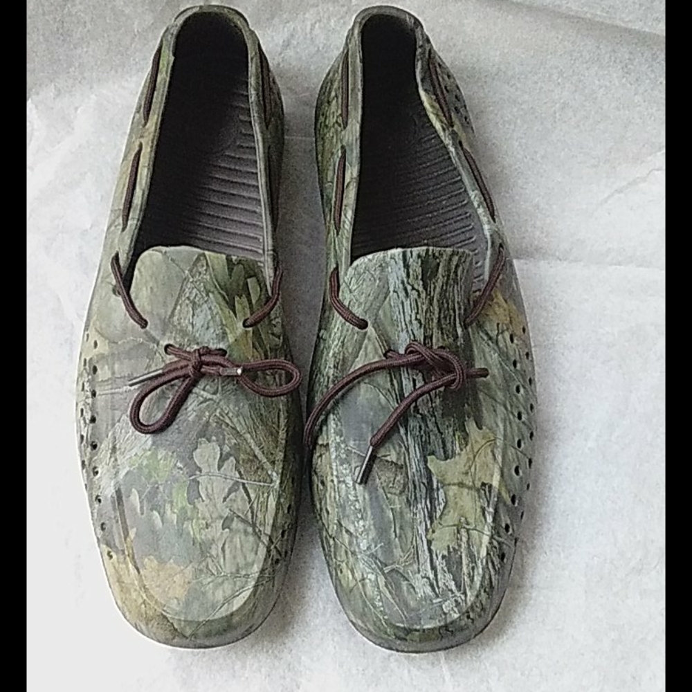 Tan's camo rubber men boat shoes size 12